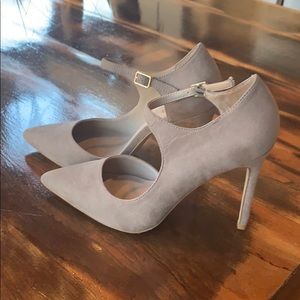 Mix No. 6 beige faux suede pump, size 6.5